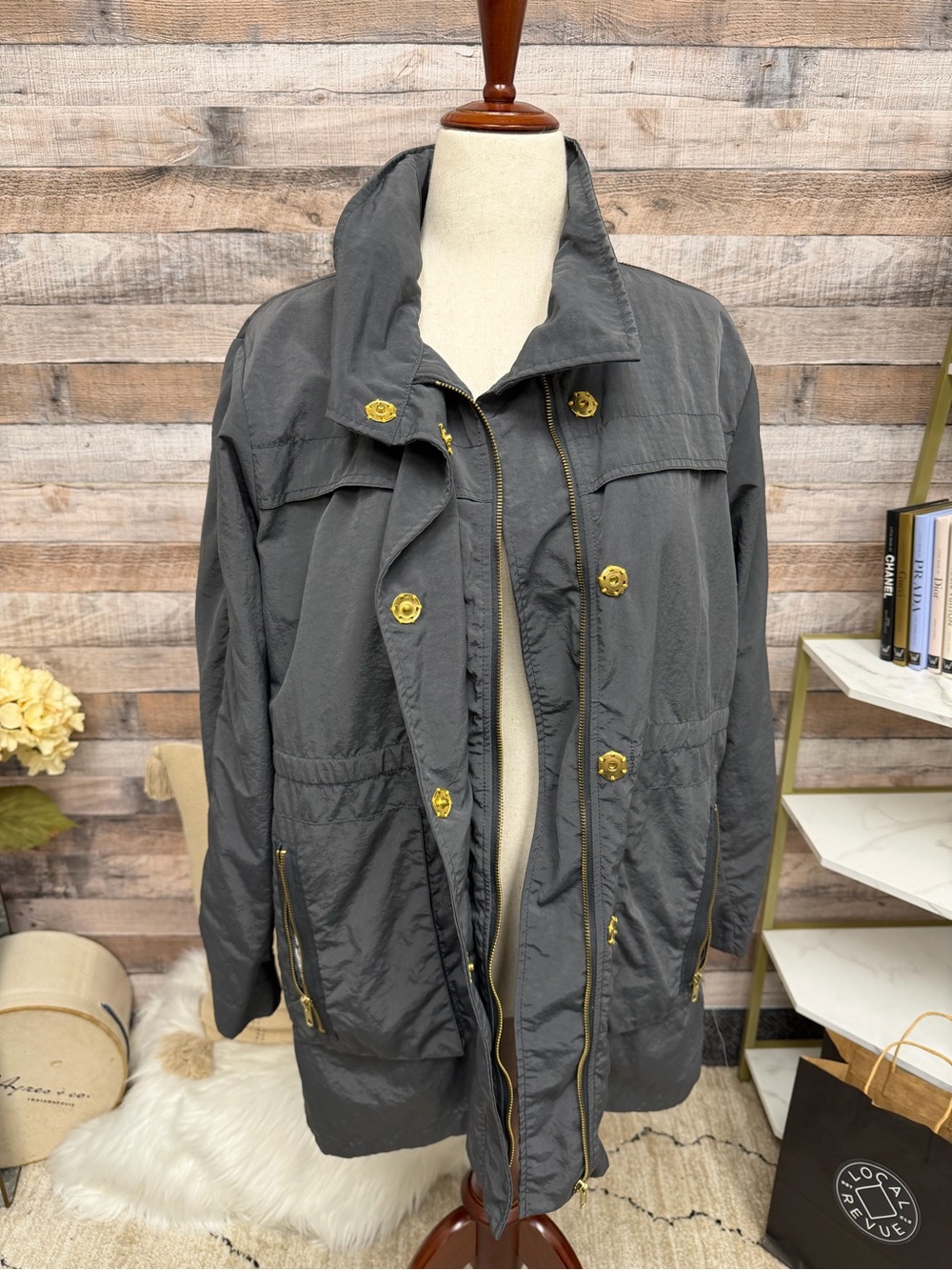 Venezia-Milano grey jacket w/ gold buttons L